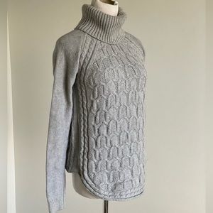 Banana Republic Light Grey Cable knit Turtleneck Sweater Size Small